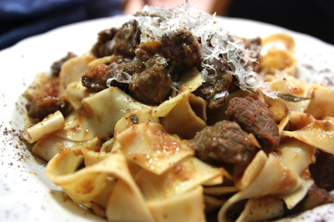 Preparare Le Pappardelle Con Il Ragù Di Cinghiale, Tradizionali Ma Leggere