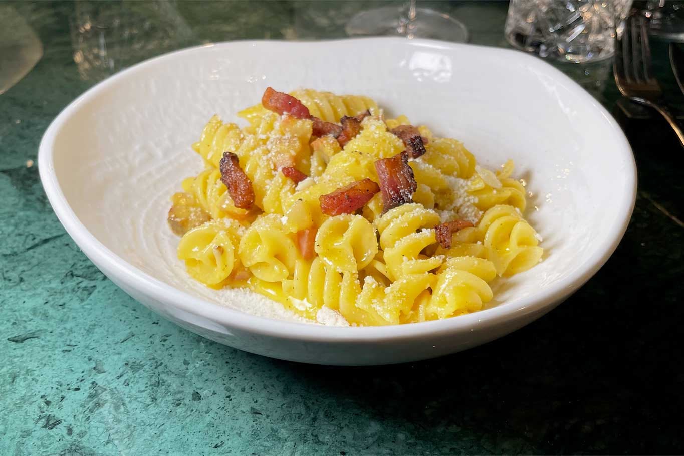 Gioia ristorante di terra a Salerno che combina carbonara e milza