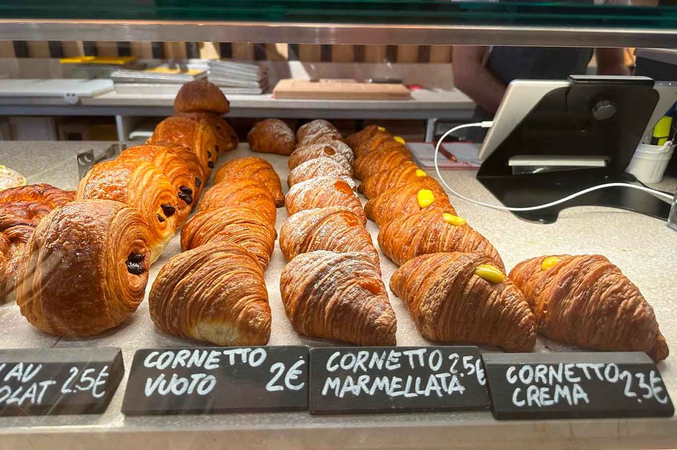 Colazione al nuovo Davide Longoni all’Arco della Pace a Milano