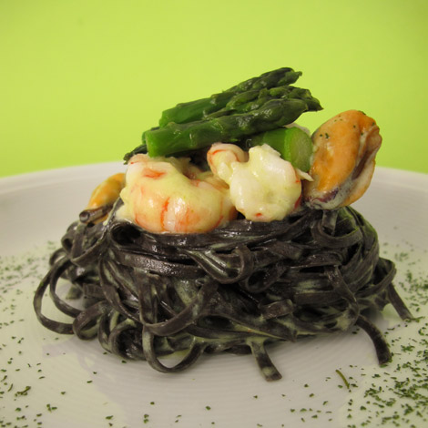 Ricetta. Tagliolini al nero di seppia con gli asparagi