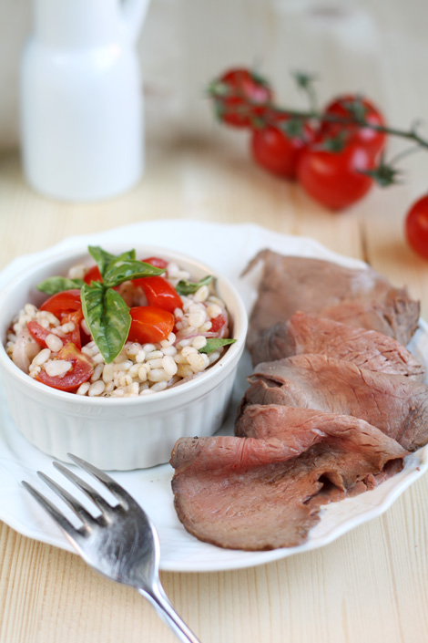 Ricetta. Roast beef con insalata estiva di farro e orzo