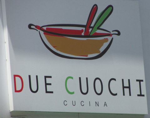 B-due-cuochi-insegna