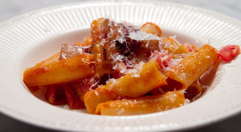 Come fare l&#8217;amatriciana gastrofighetta, ovvero con la cipolla