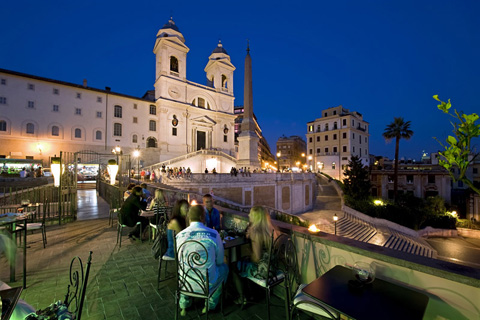 Un marziano a Roma/34 Mangiare in giardino. Hotel De Russie e Hassler