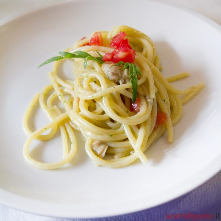 Vongole. Spaghetti, pesto di rucola e dedica a Roscioli