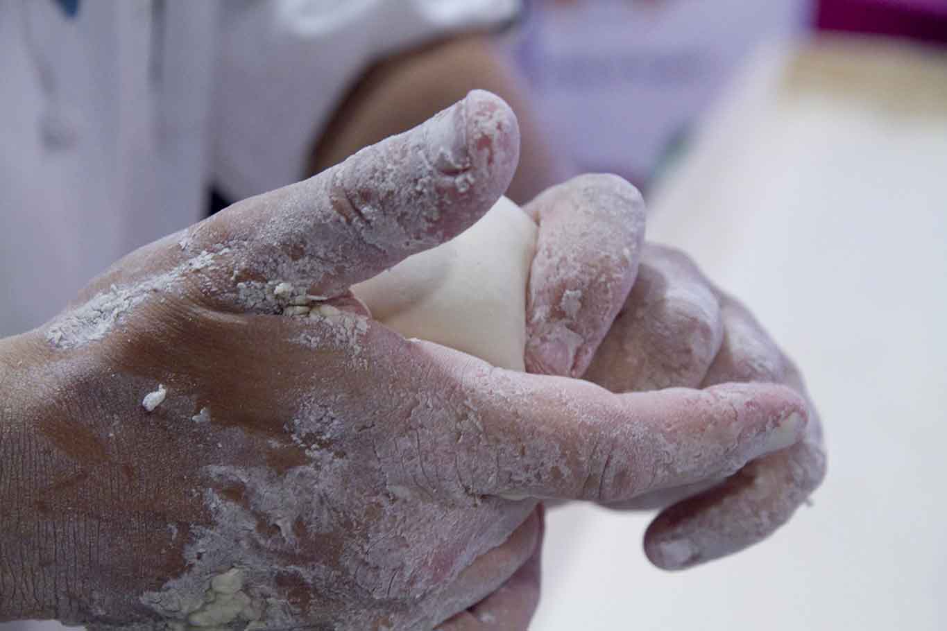 Lezioni di pizza. Regole e dosi per fare l&#8217;impasto a casa