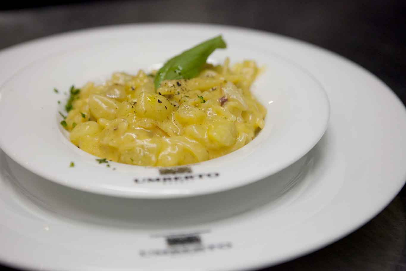 Come fare pasta patate e provola azzeccata, cioè non brodosa