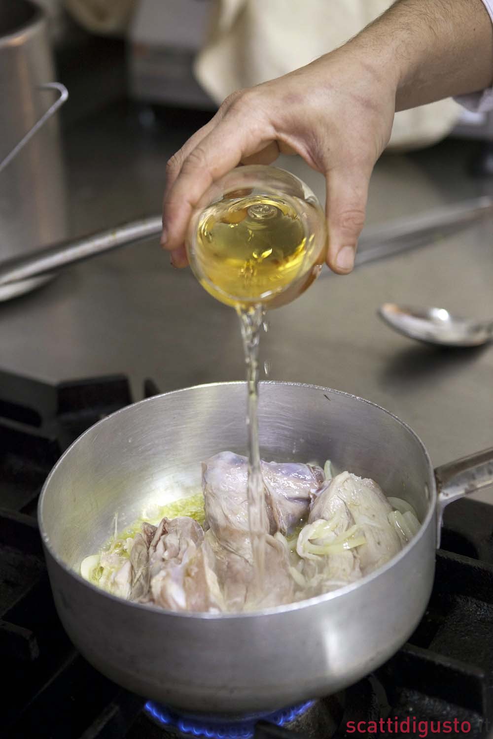 Agnello con i piselli o alla pasqualina: la ricetta da Napoli