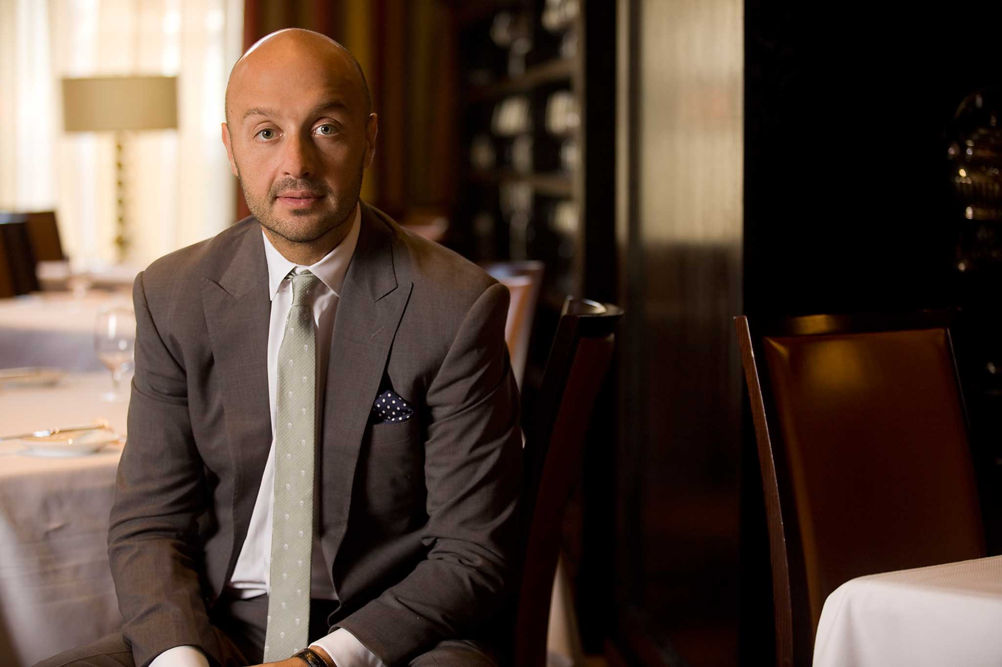 Joe Bastianich. Italiani, clienti quasi deficienti e ragazzi senza futuro