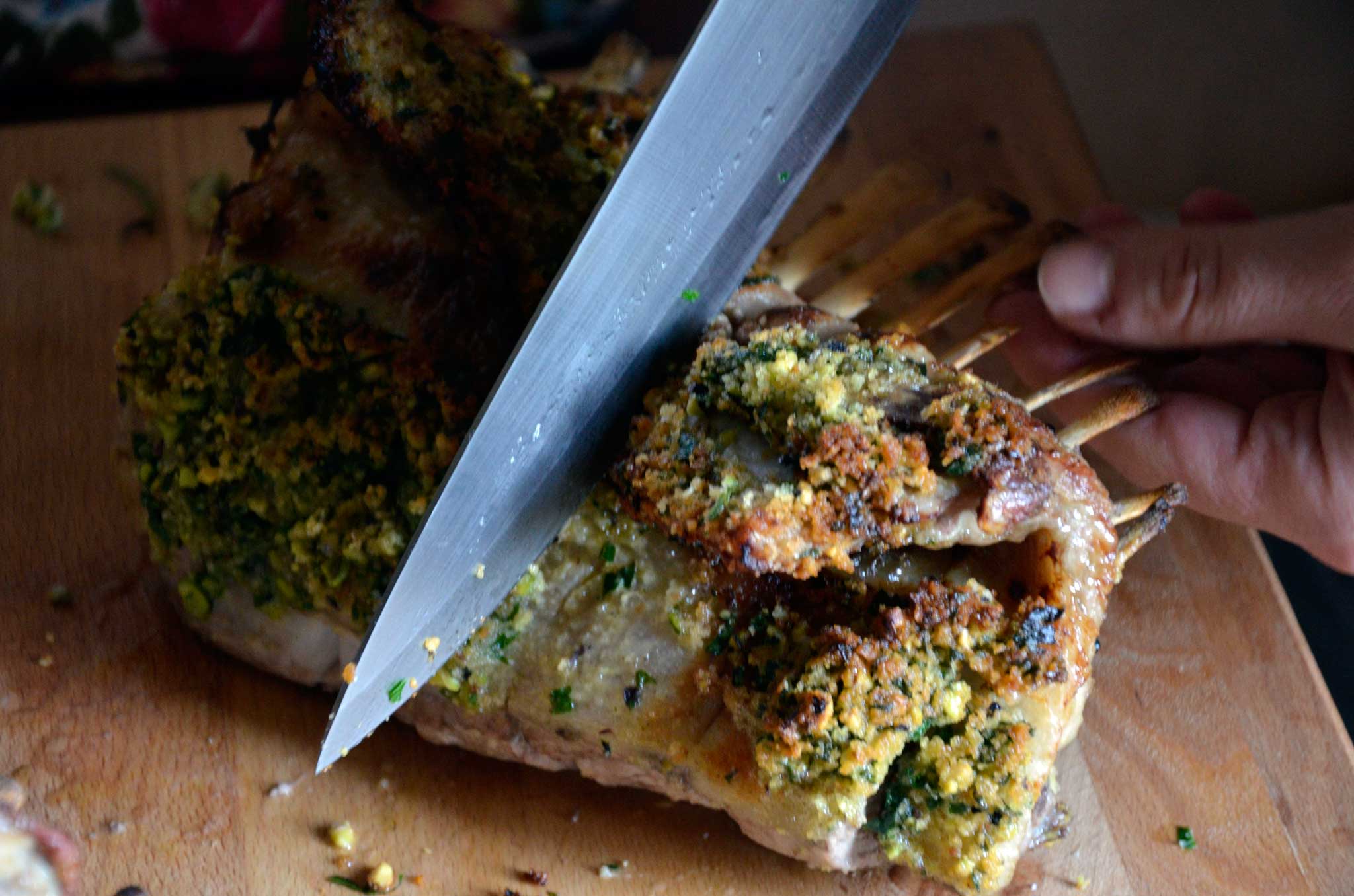 Agnello al forno con patate: ricetta classica alla provenzale