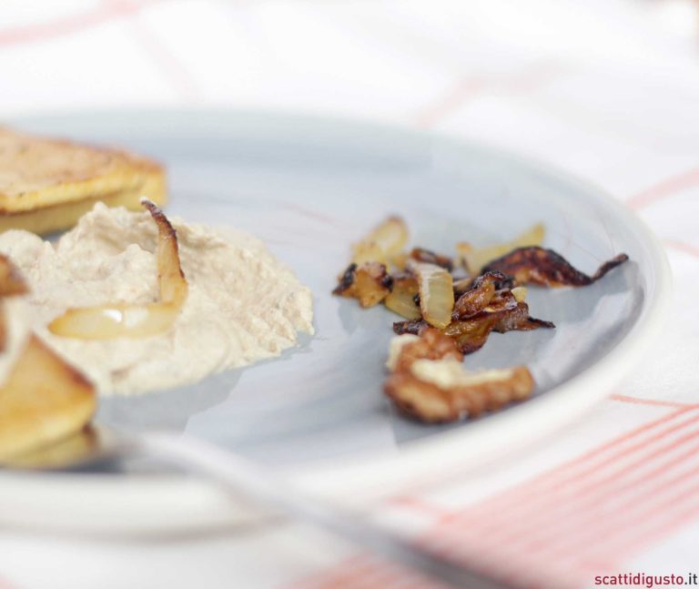 Tofu, la ricetta della marinatura al mandarino con cipolla e noci