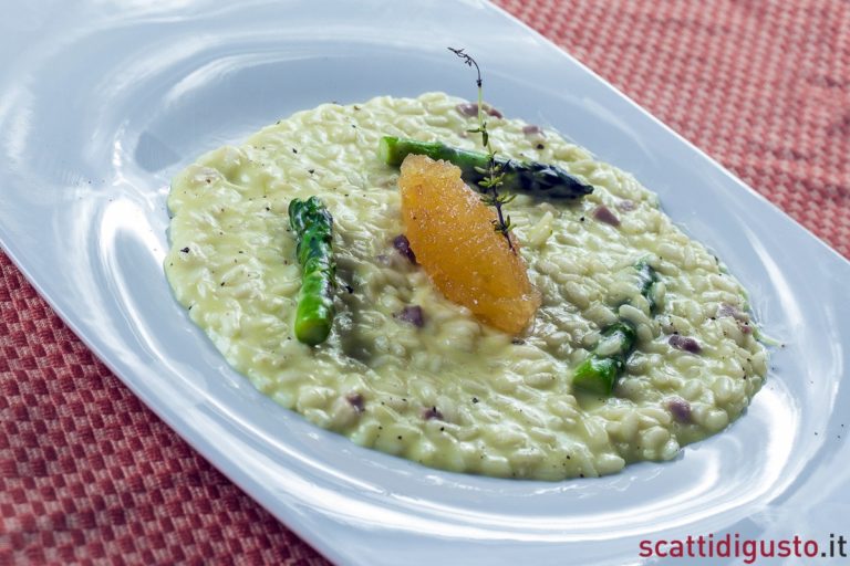 5 cose da fare con gli asparagi. Risotto, taleggio, speck e composta di frutta