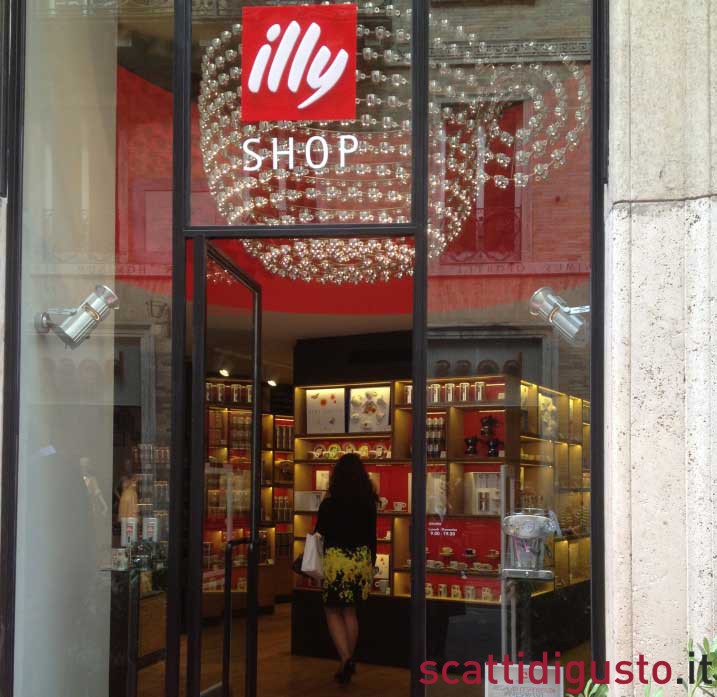 Aperture e consigli. Un nuovo Illyshop a Roma perché la crisi è per gli altri