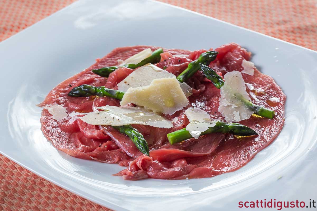 5 ricette con gli asparagi. Personalizzare il carpaccio di chianina