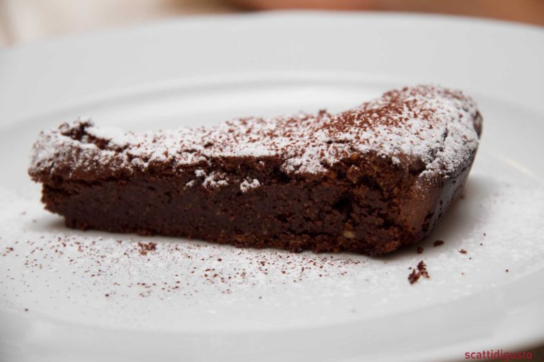 Caprese, la ricetta tradizionale del dolce tipico napoletano al cioccolato