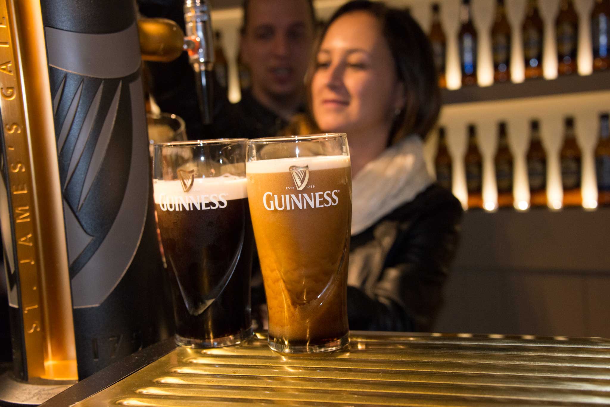 Coronavirus: irlandese celebra i pub riaperti bevendo 42 birre in 105 minuti