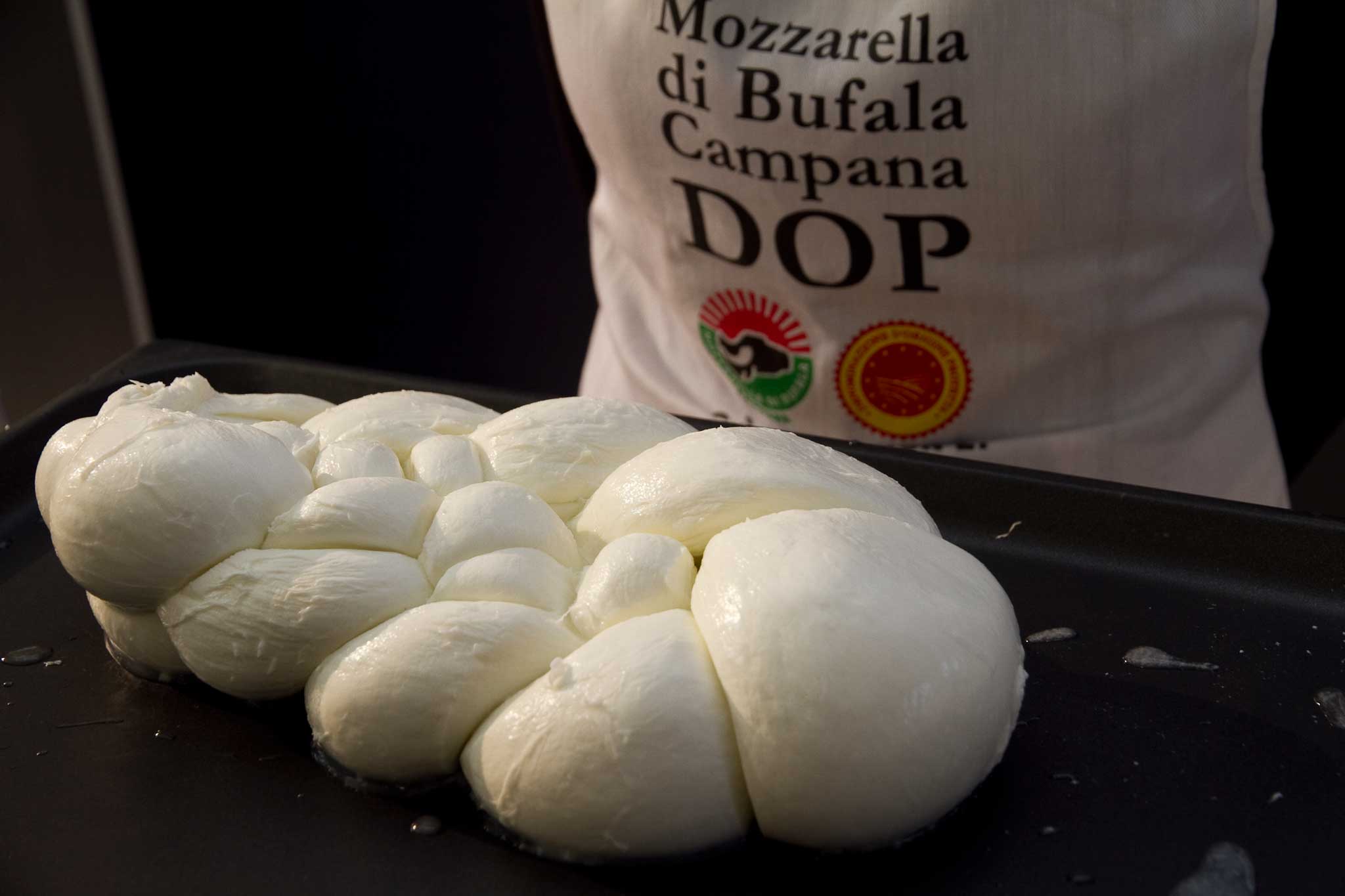 Arriva la mozzarella di bufala congelata Dop e il mondo avrà un surrogato in più