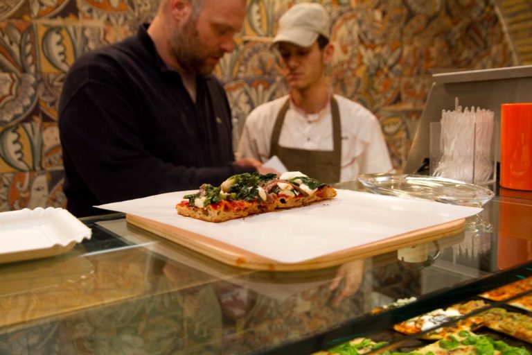 La scrocchiarella di Gabriele Bonci alla nuova Pizza del Teatro di Roma