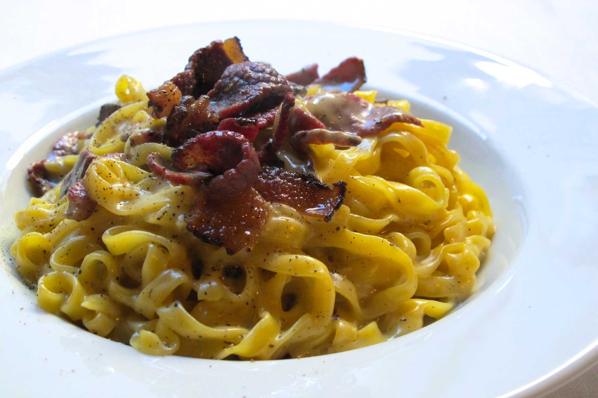 Diversamente carbonara. Sarà amore con il manzo al posto del maiale e senza pecorino?