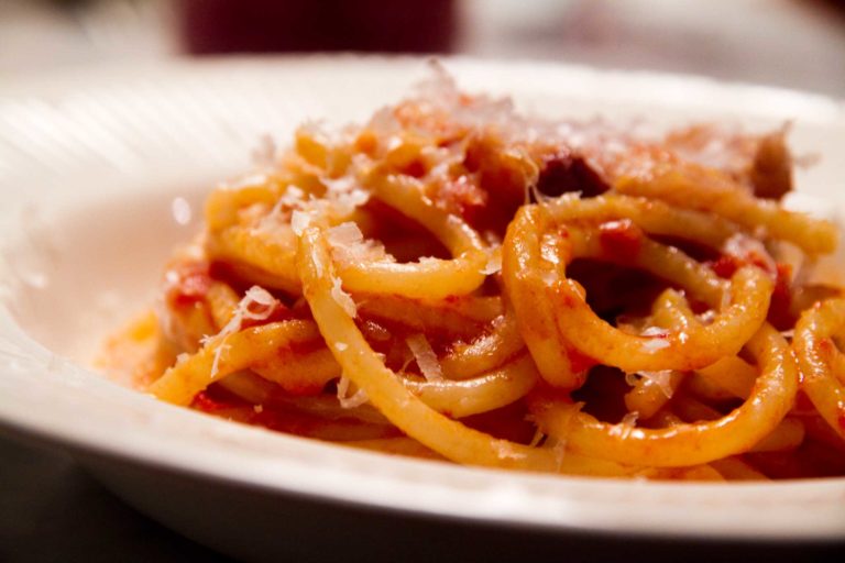 Taverna Roma per mangiare cacio e pepe o amatriciana a Milano