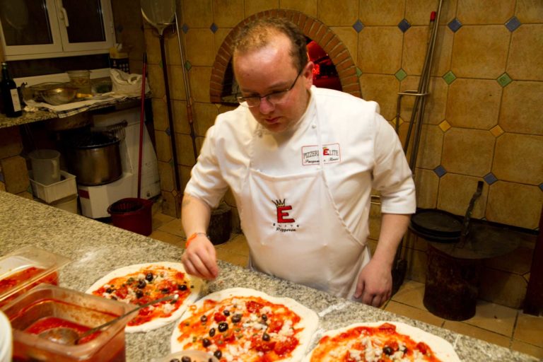 Pizza. Mani in pasta per Francesca Pascale da Pasqualino Rossi