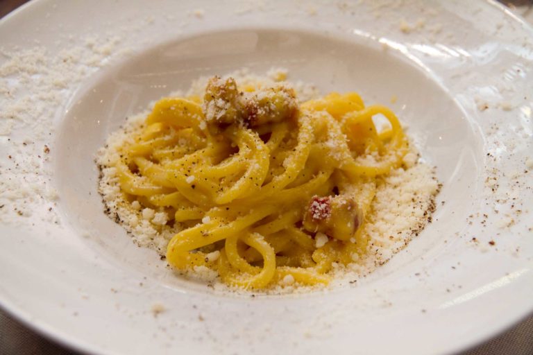 Carbonara: la cremosa ricetta romana per dimenticare Martha Stewart