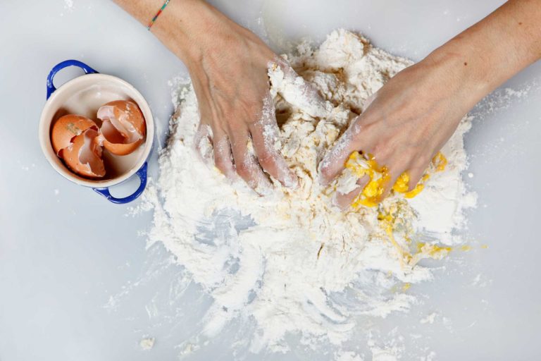 La ricetta perfetta dello chef: chiacchiere a Carnevale di Sal De Riso