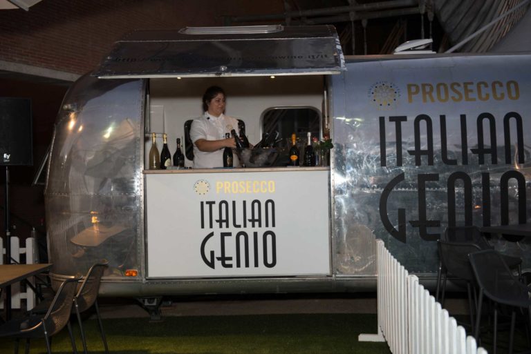 Il Prosecco vince sullo Champagne e sbarca con Google a New York