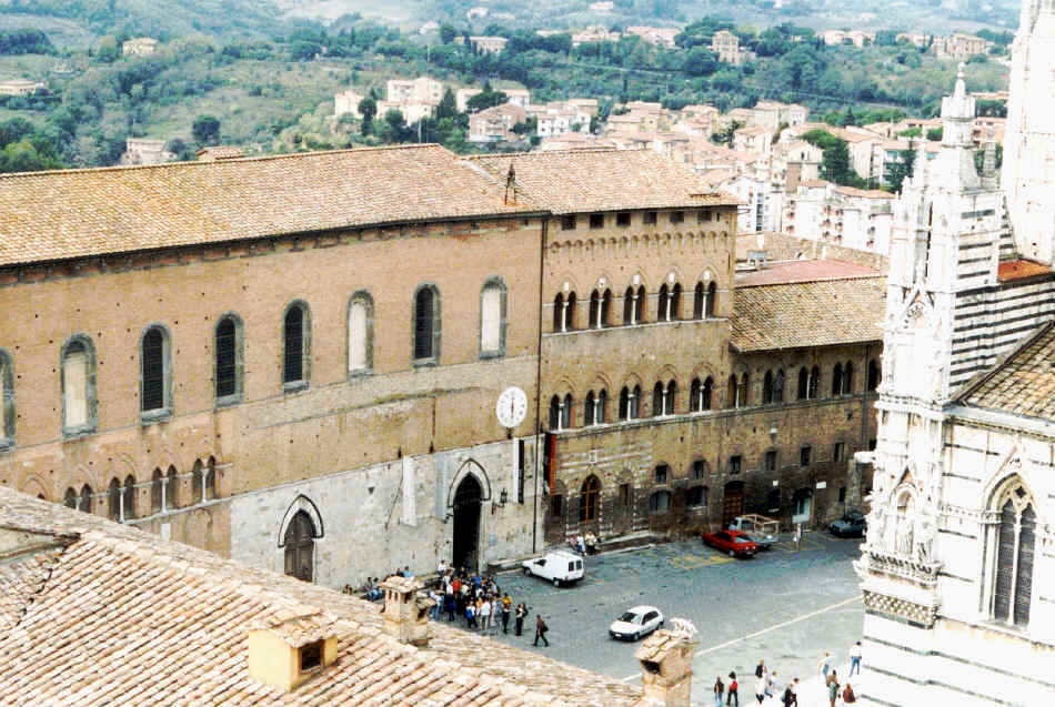 Eataly a Siena. Oscar Farinetti aprirà in tempo per il Palio?