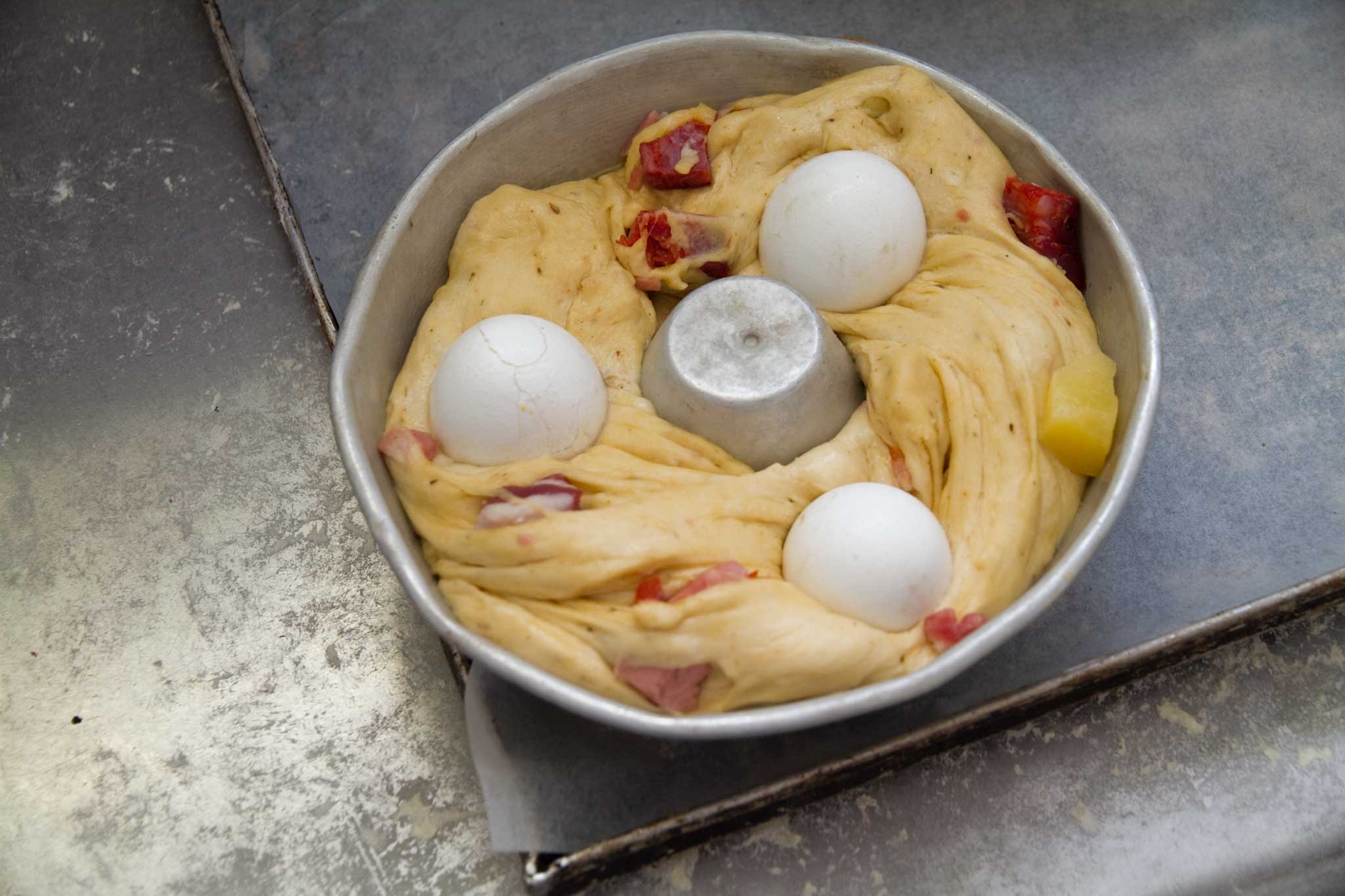 Casatiello napoletano: la ricetta perfetta dello chef in 10 esecuzioni