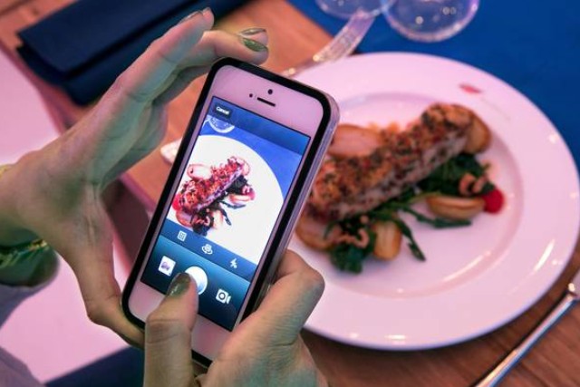 Scatta, pubblica su Instagram e il pranzo è gratis