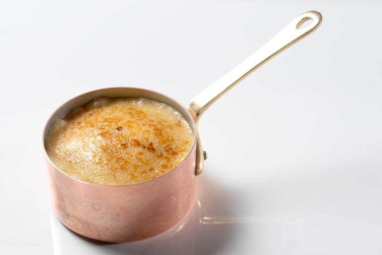 La ricetta perfetta dello chef: crème brûlée da due stelle Michelin