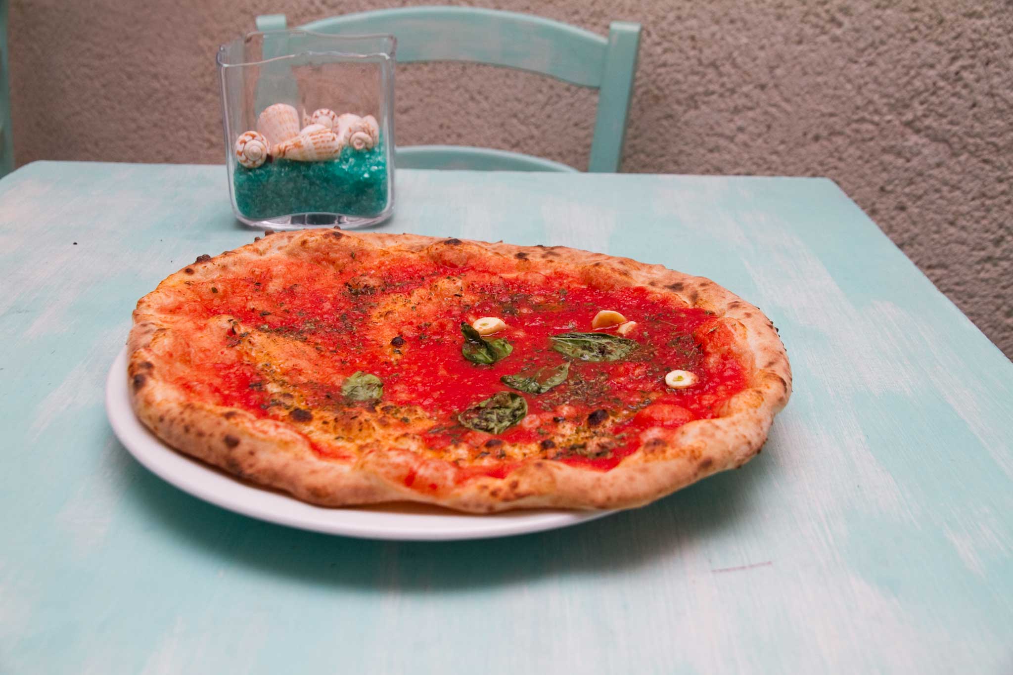 Napoli. Chi mangia la pizza non teme la prova costume