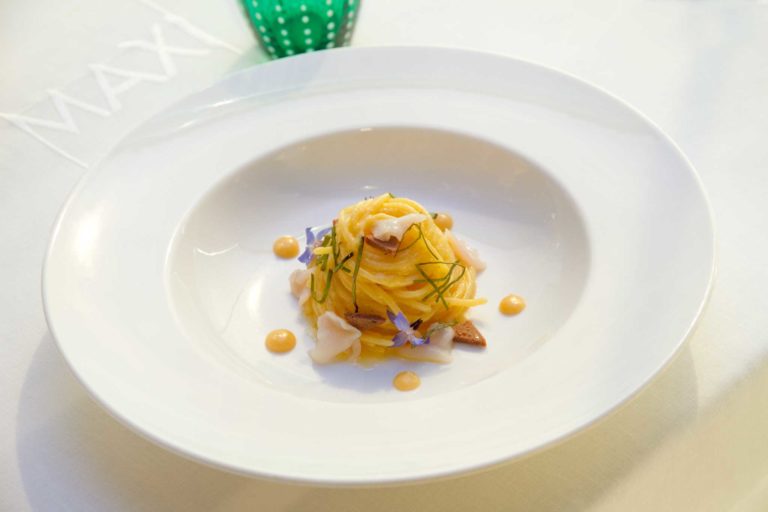 La ricetta perfetta dello chef: spaghetti al limone con bottarga