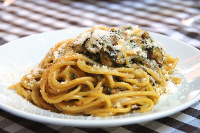 Sorrento. La trattoria Eughenes sconvolge per pasta con zucchine e prezzo