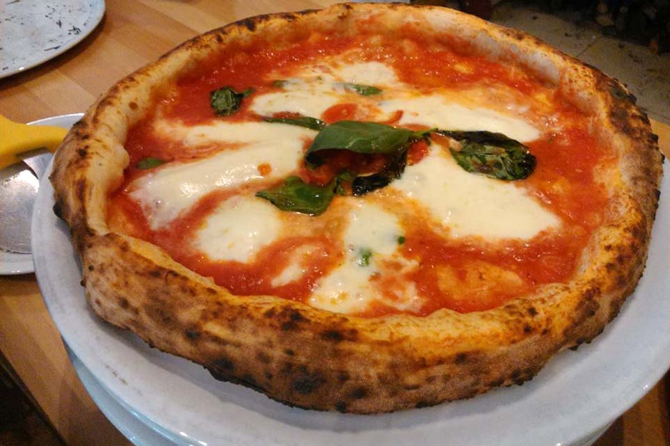 Campionato della Pizza. AM vs Solo Pizza Cafè o dei prezzi bassi a Milano