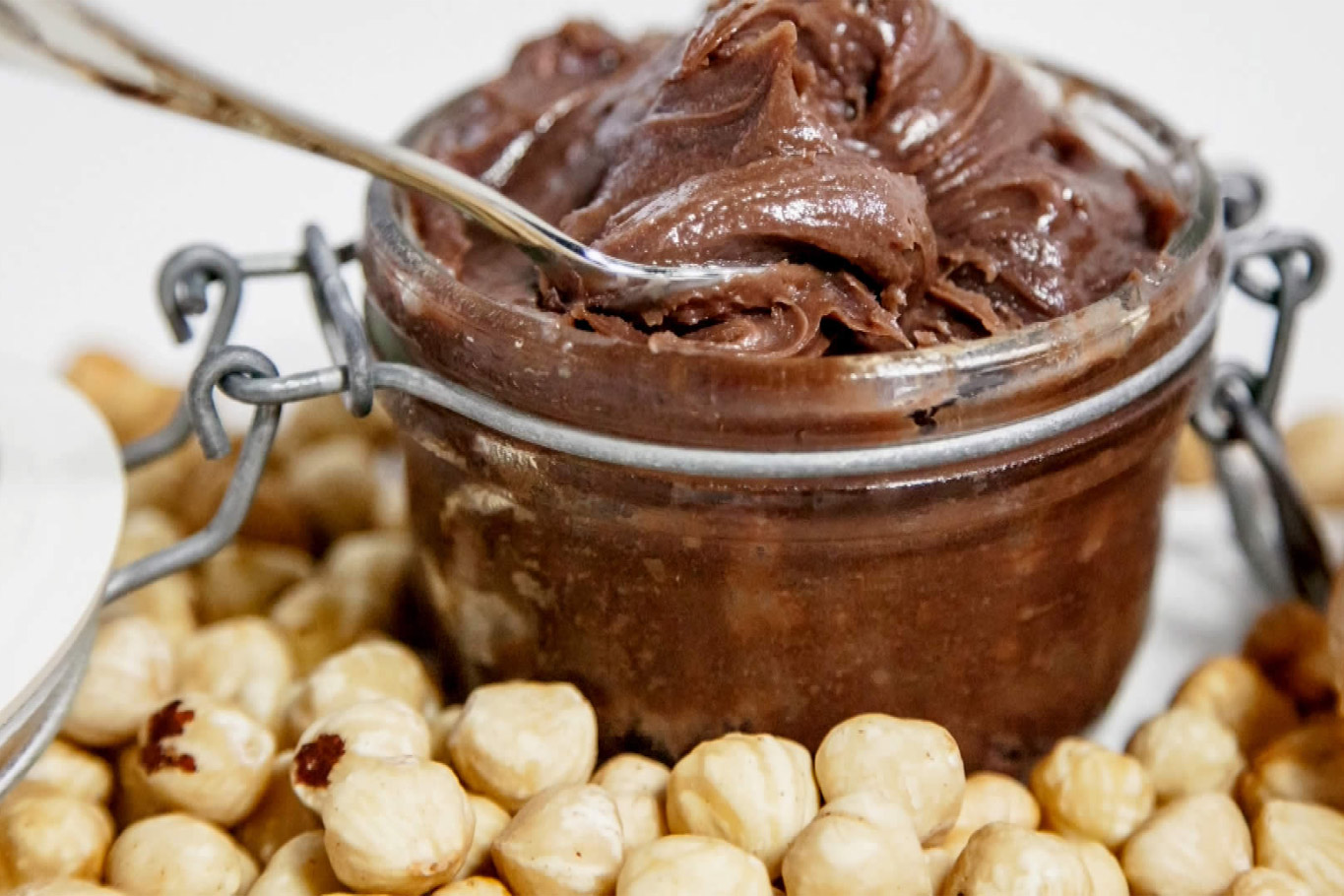 La Nutella non aumenta di prezzo ma torta e gelato alle nocciole sì