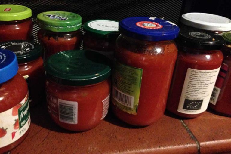 Salsa di pomodoro in conserva: la ricetta a casa con il canovaccio