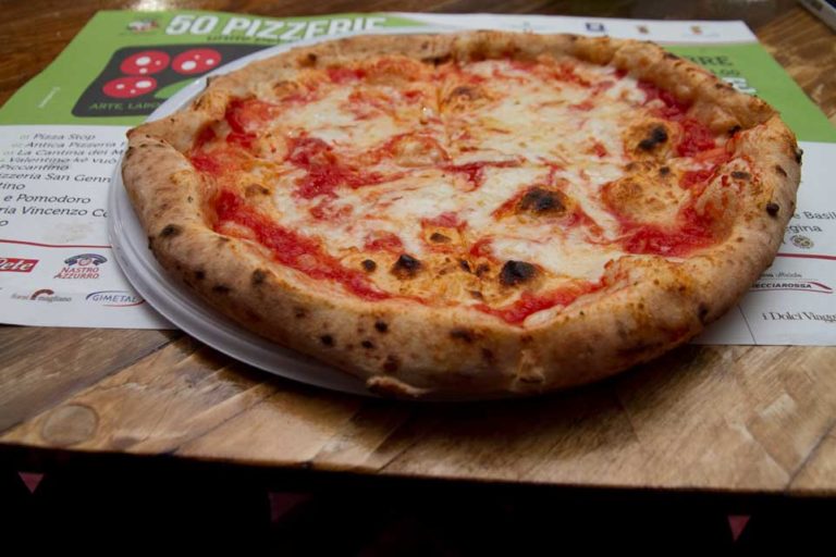 Pizza. Resilienza vs Da Zero, o la pizza moderna a Salerno dopo Report