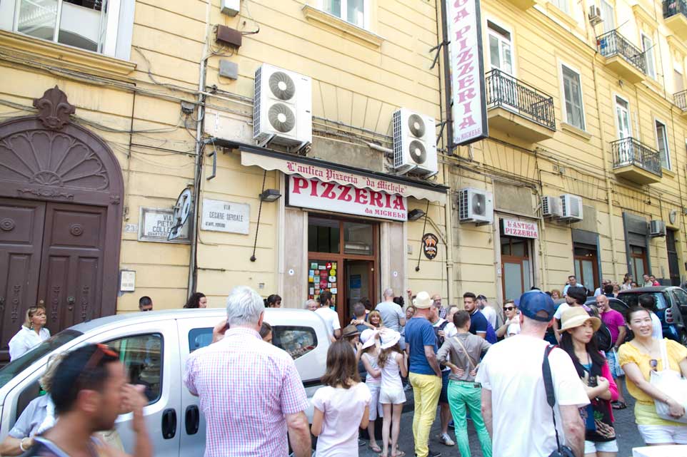 Teresa Iorio e Franco Condurro da Michele per la pizza Unesco