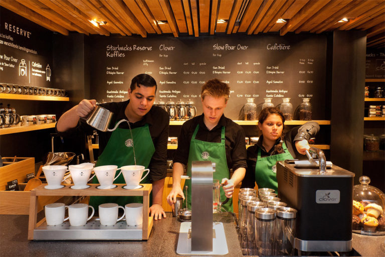 Starbucks Roma: apre la prima caffetteria nel palazzo dell’Apple Store