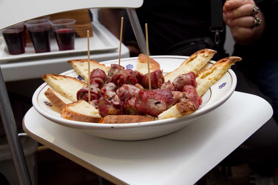 Street food. Elogio incondizionato della bombetta pugliese