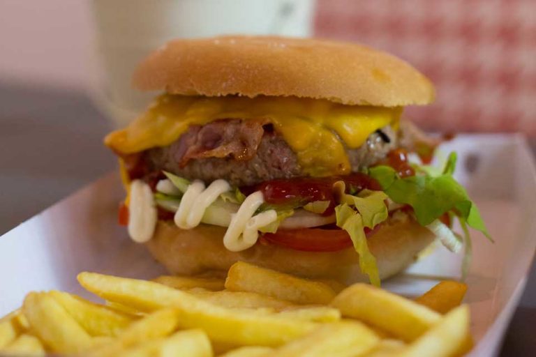 Milano. Hamburger su misura e a buon prezzo da Macinata