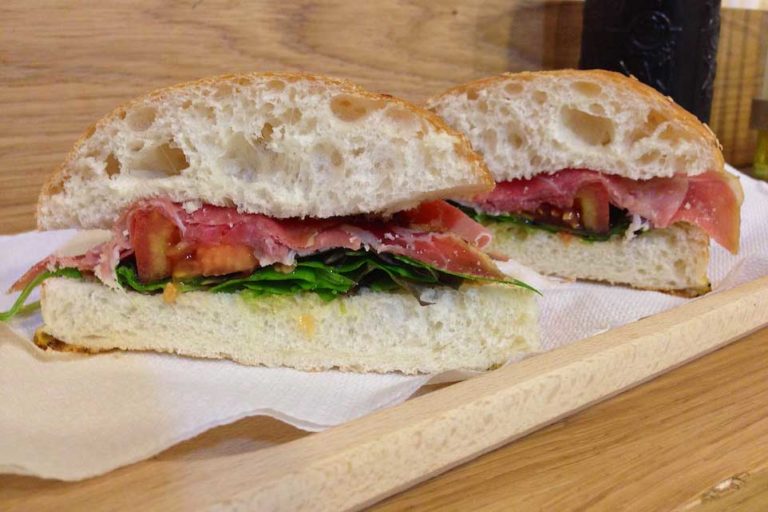 Roma. Not Only Bread: la protesta contro Marino corre sul filo del panino