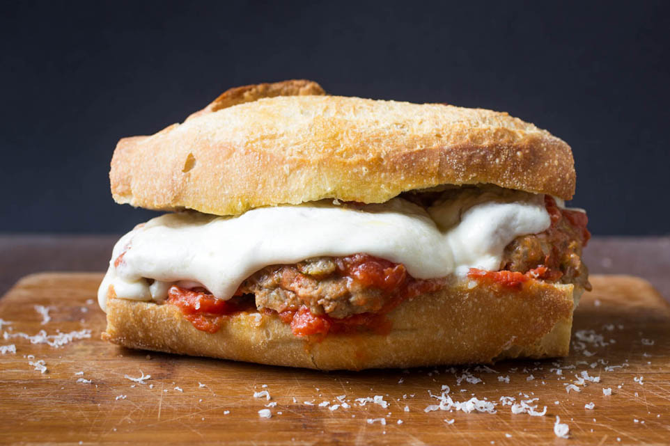 Elogio del perfetto panino con le polpette al sugo