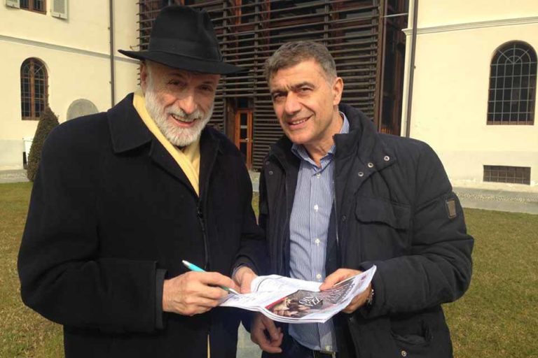 Pizza Slow Food. Carlo Petrini firma la petizione Unesco