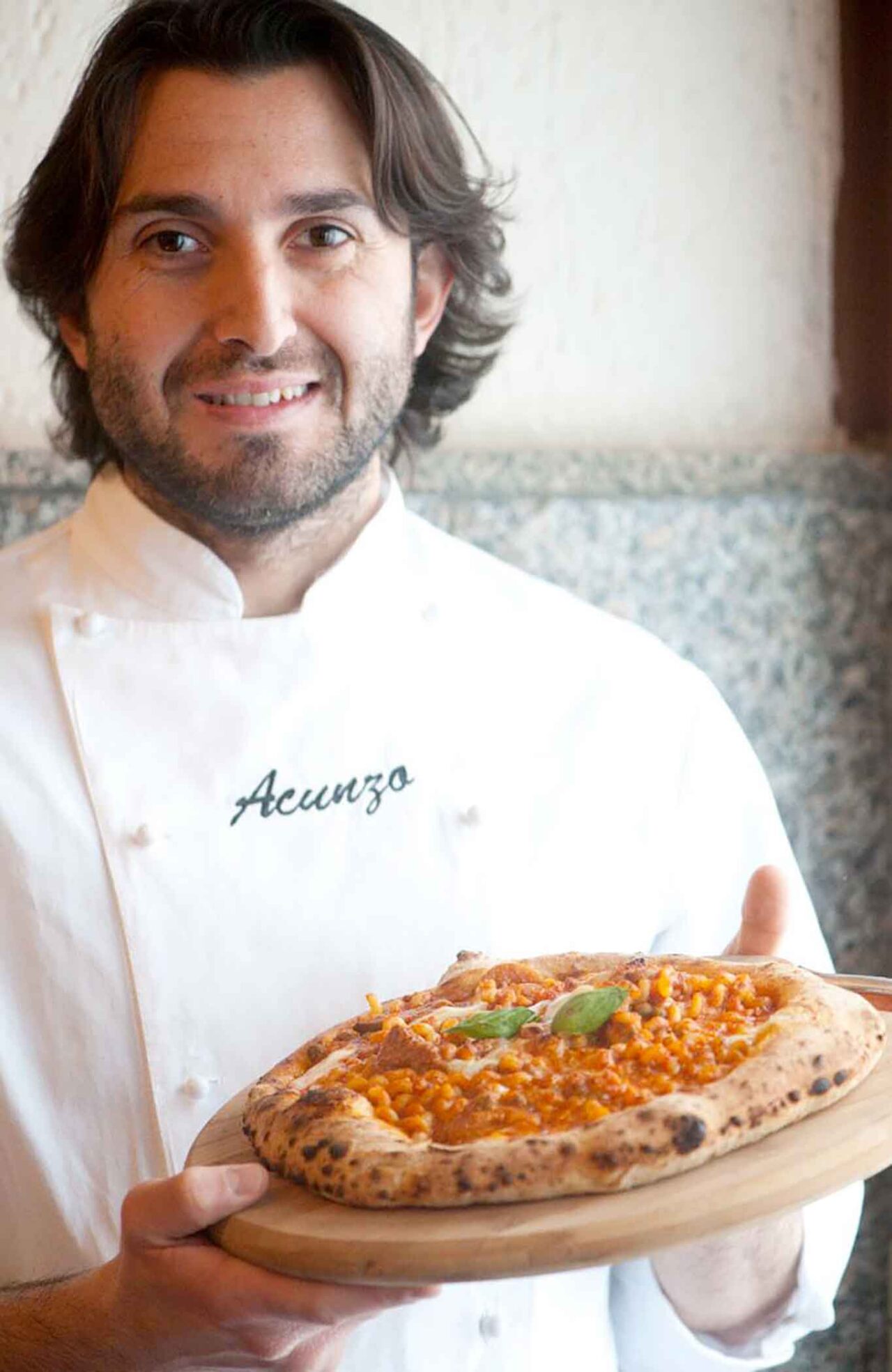 la pizza con i fusilli sopra della pizzeria Acunzo