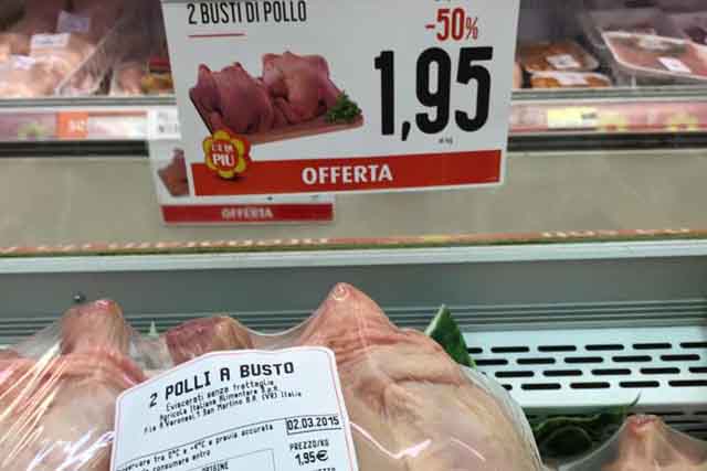 Un pollo a 1,95 € al chilo è merda compattata e sagomata?