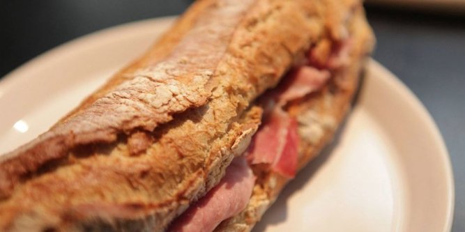 Pane fatto in casa: baguette, ricetta alla Bonci del tipico pane francese