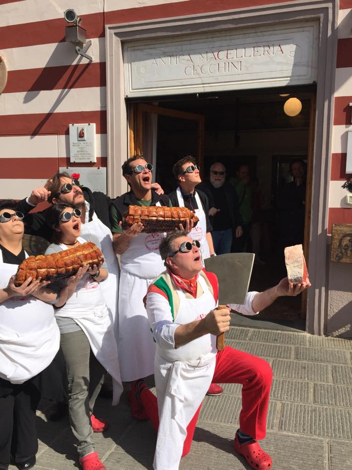 Panzano in Chianti. L&#8217;eclissi della porchetta laurea campione il macellaio Cecchini